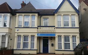 Southend Guest House - Close To Beach, Train Station & Southend Airport